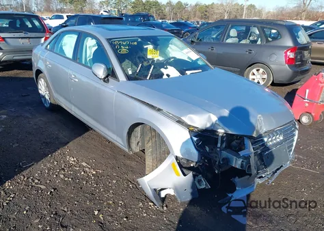 2017 Audi A4 2.0T Premium z USA, uszkodzony, nr VIN WAUANAF44HN006448